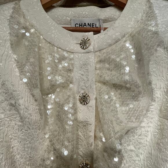Rare 2023 CHANEL Sequin Ruffle Jacket | Sunburst Strass Buttons, Ivory Jacquard - Picture 13 of 16